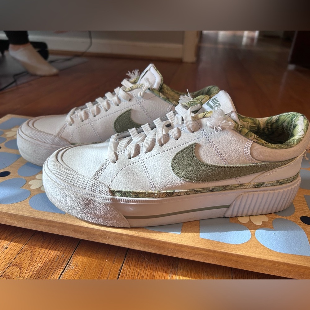 Nike Court Legacy sneakers
Women’s 8.5